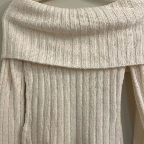 Abercrombie & Fitch Cream Off-the-Shoulder Sweater Ribbed Knit - Picture 5 of 6